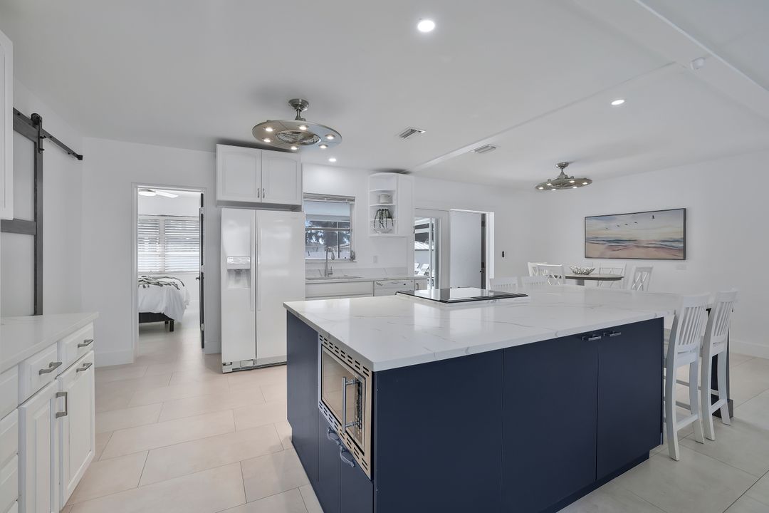 854 101st Ave N, Naples, FL 34108