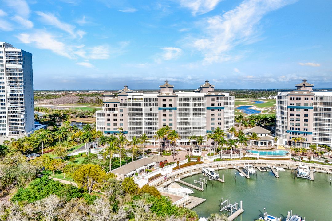 13675 Vanderbilt Dr #210, Naples, FL 34110