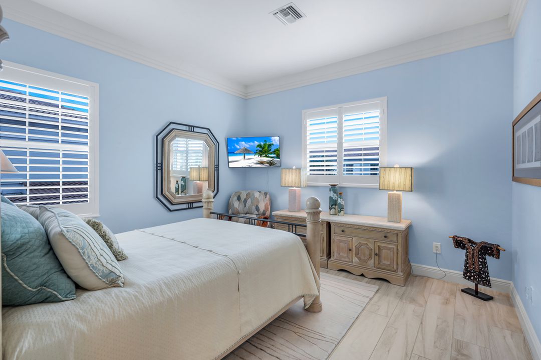 608 El Camino Real #201, Naples, FL 34119