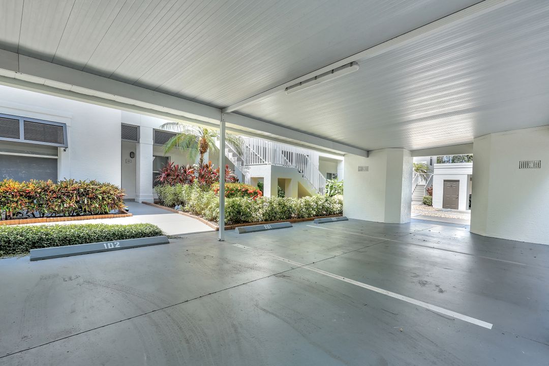 1045 Tarpon Cove Dr #102, Naples, FL 34110