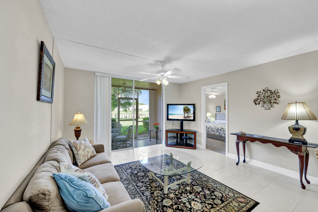 100 Forest Lakes Blvd #110, Naples, FL 34105