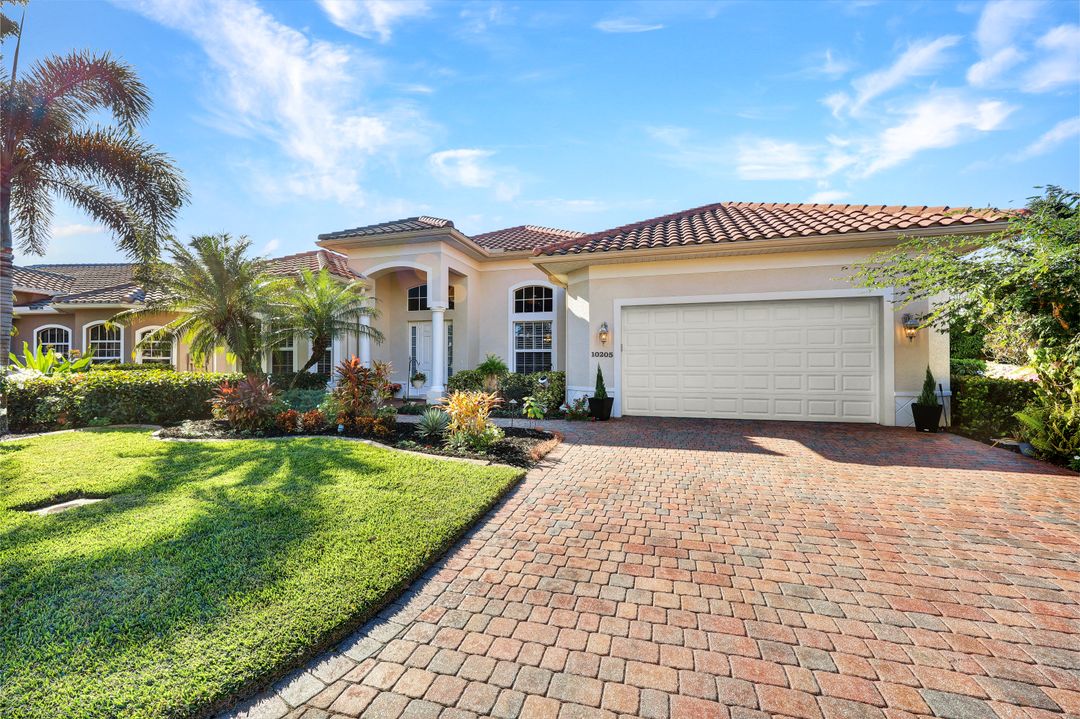 10205 Avonleigh Dr, Bonita Springs, FL 34135