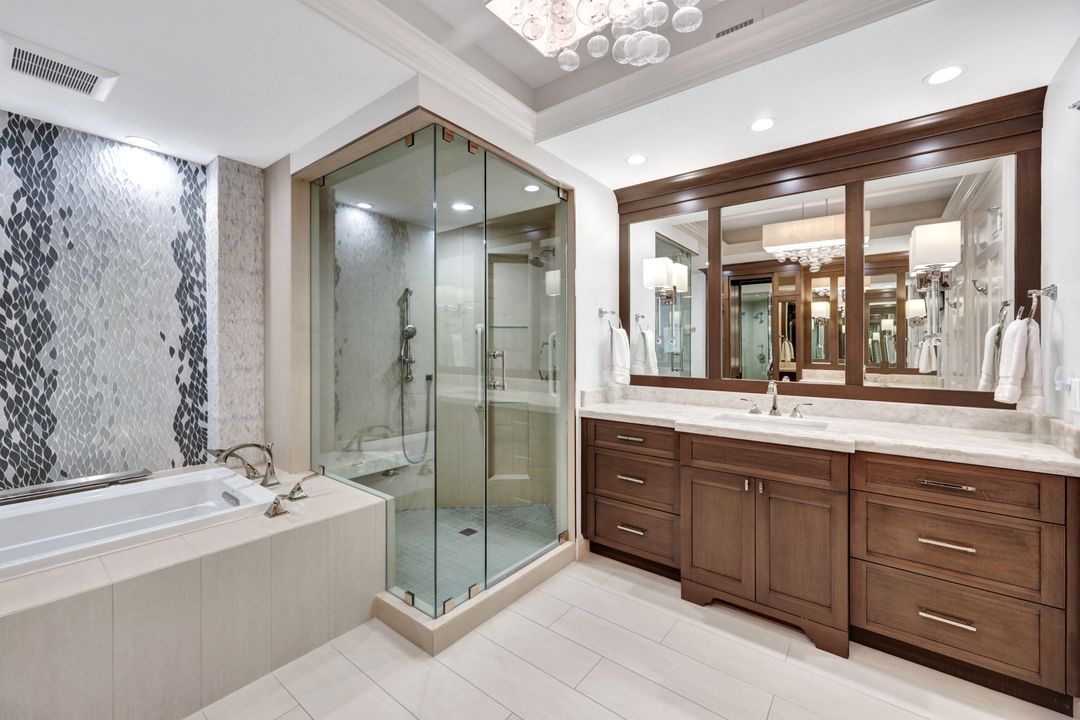 285 Grande Way #903, Naples, FL 34110