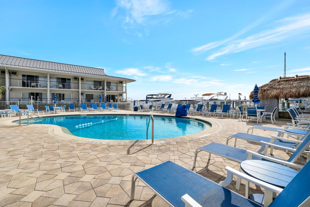 900 Broad Ave S #320, Naples, FL 34102