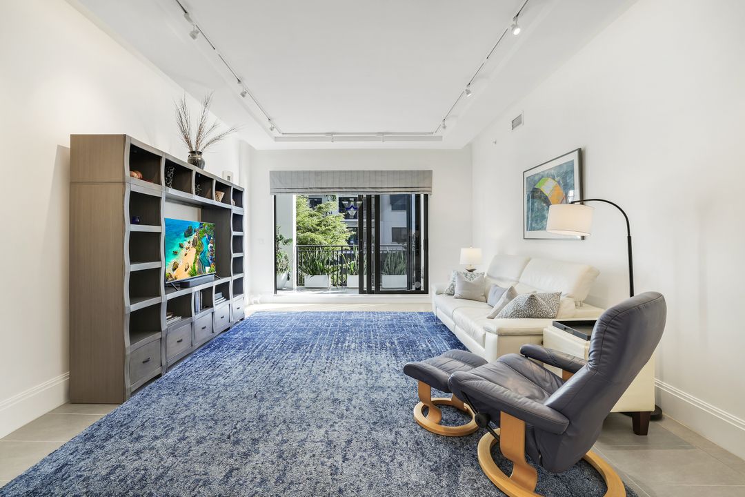 1035 3rd Ave S #215, Naples, FL 34102