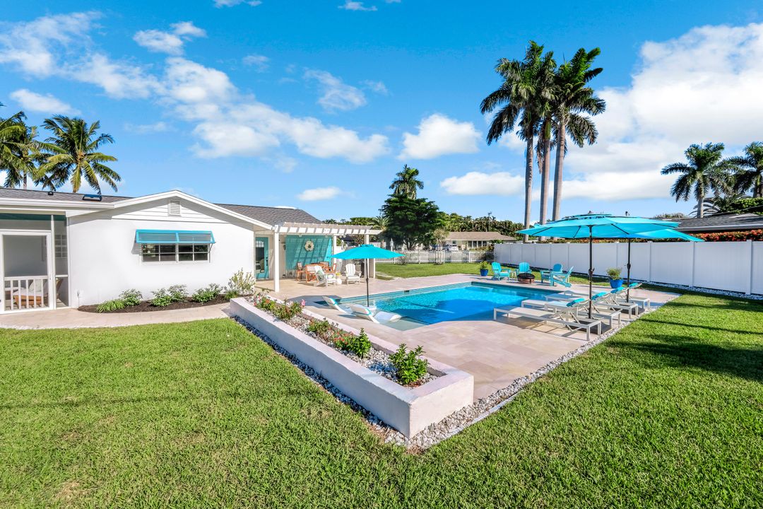 1086 N Town and River Dr, Fort Myers, FL 33919