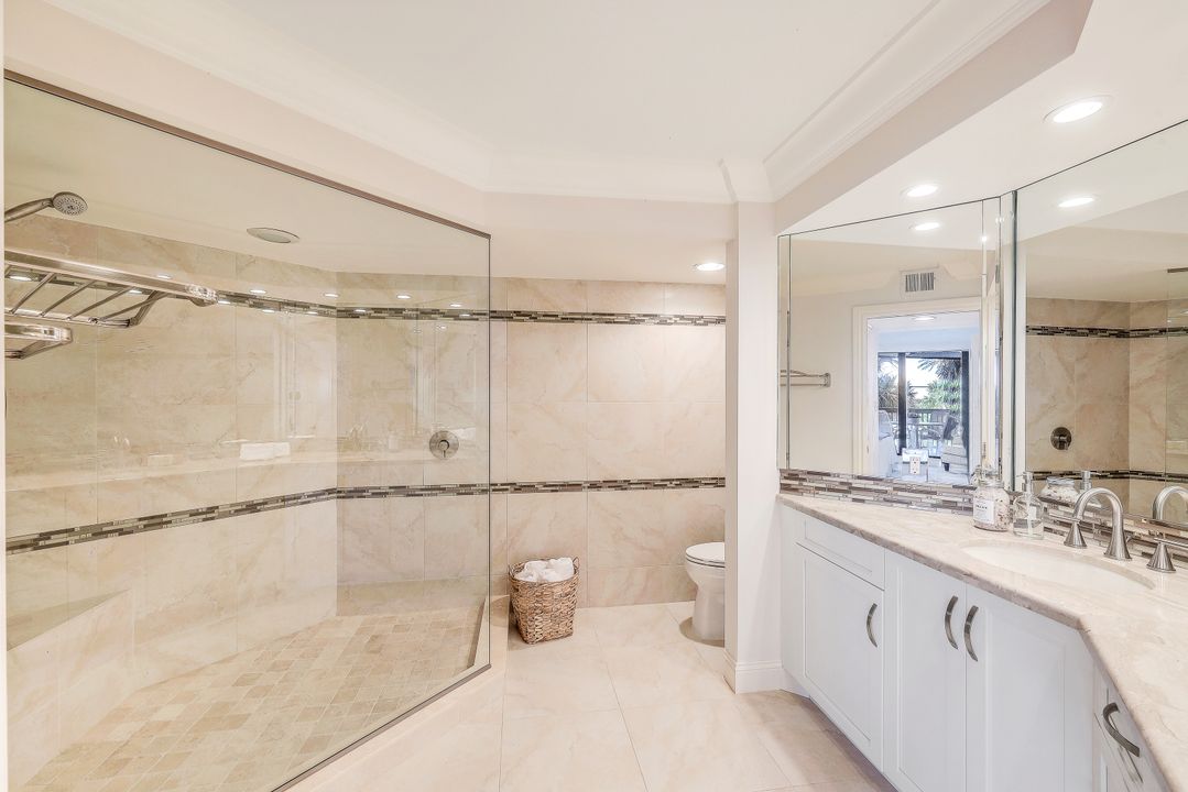 4551 Gulf Shore Blvd N  #301, Naples, FL 34103