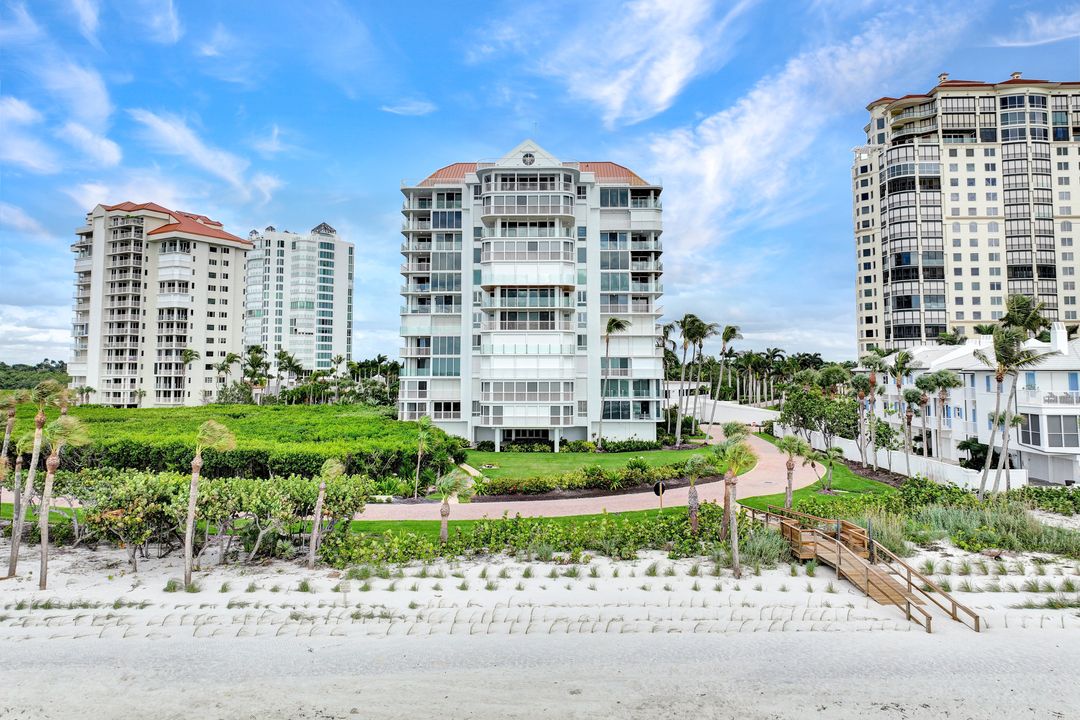 20 Seagate Dr #1102 (PH-2), Naples, FL 34103