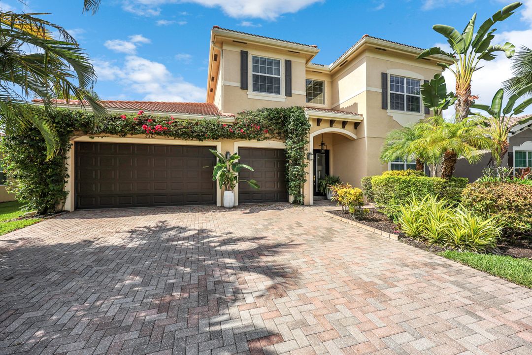 6582 Monterey Point, Naples, FL 34105