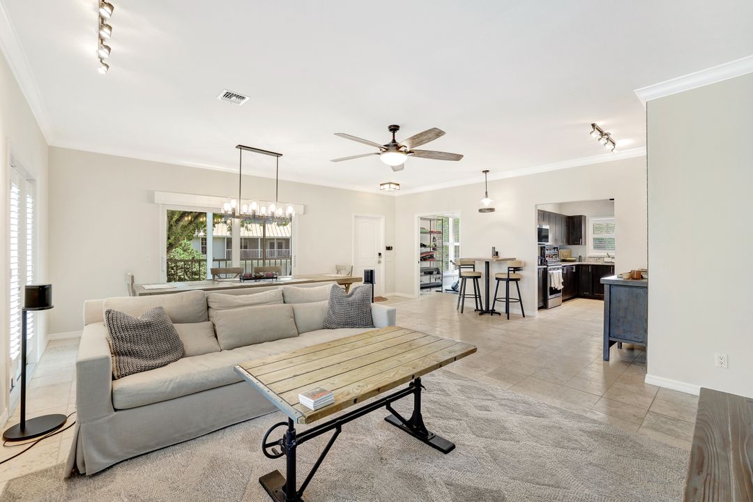 3625 Cottage Club Ln, Naples, FL 34105