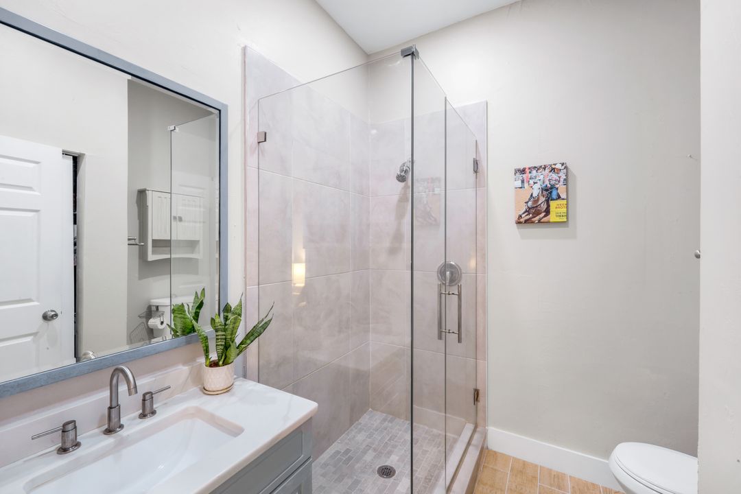 1960 Moulder Dr, Naples, FL 34120