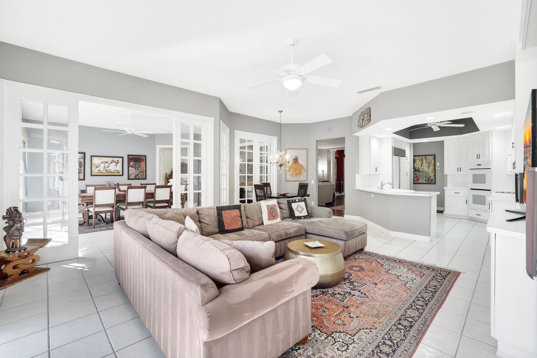 3394 Cerrito Ct, Naples, FL 34109