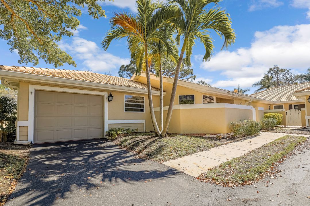 337 Emerald Bay Cir #U1, Naples, FL 34110