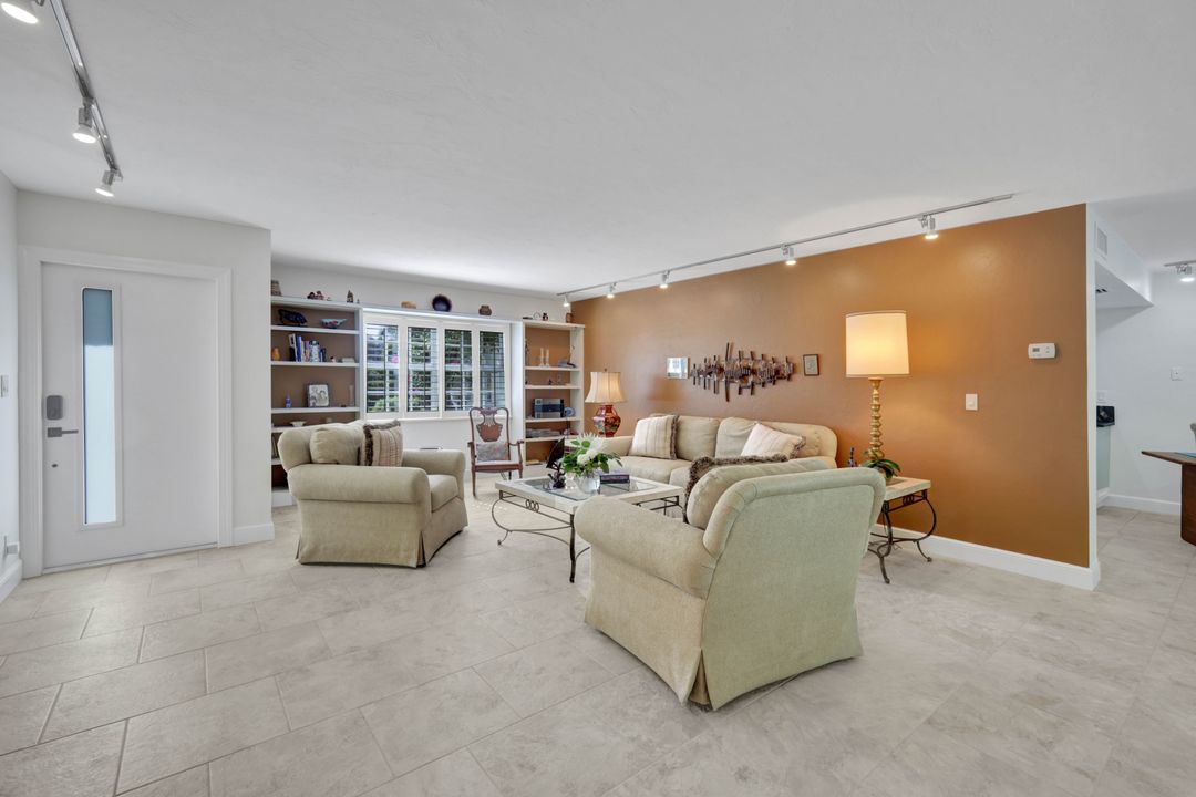 4772 West Blvd #E-102, Naples, FL 34103