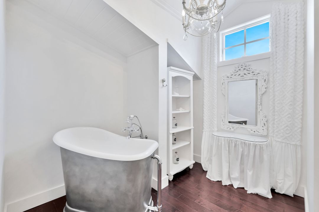 535 93rd Ave N, Naples, FL 34108