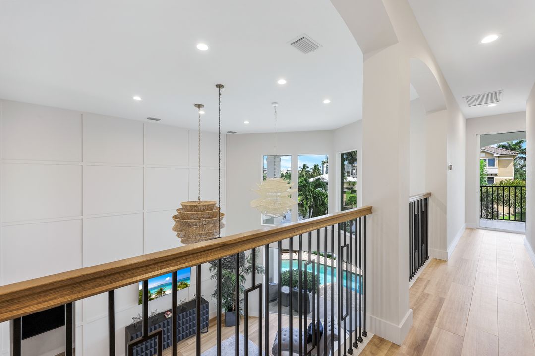 155 Heron Ave, Naples, FL 34108
