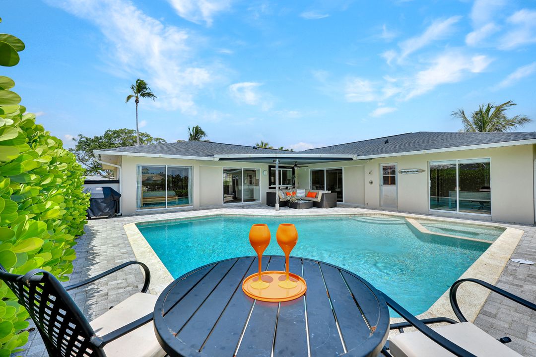 2140 Shad Ct, Naples, FL 34102