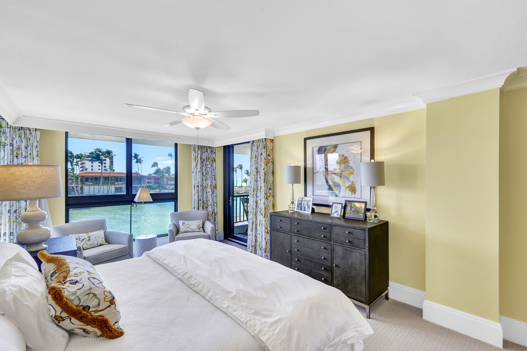 2302 Gulf Shore Blvd N, Naples, FL 34103