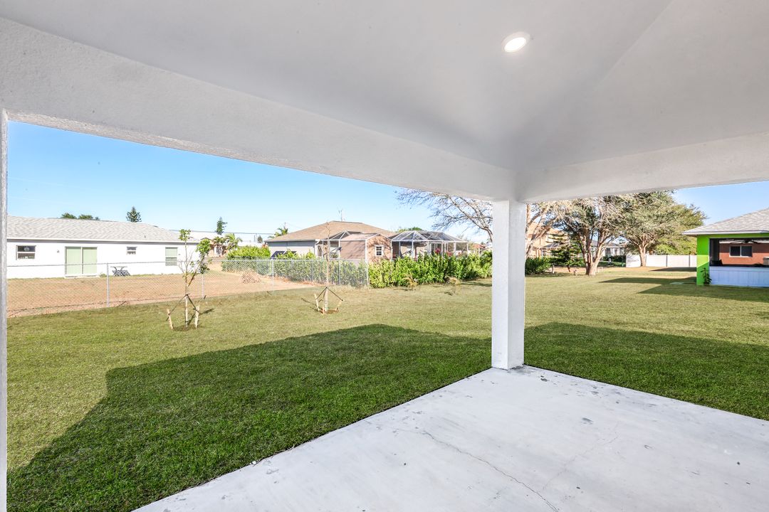 1702 NW 5th Pl, Cape Coral, FL 33993