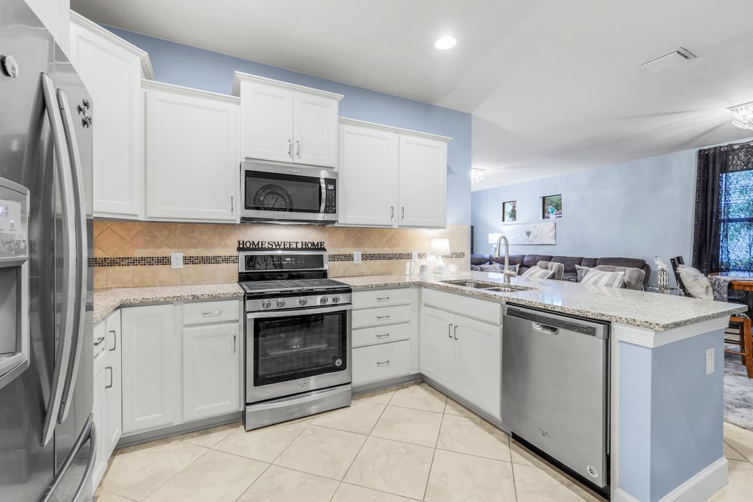7659 Jacaranda Ln, Naples, FL 34114