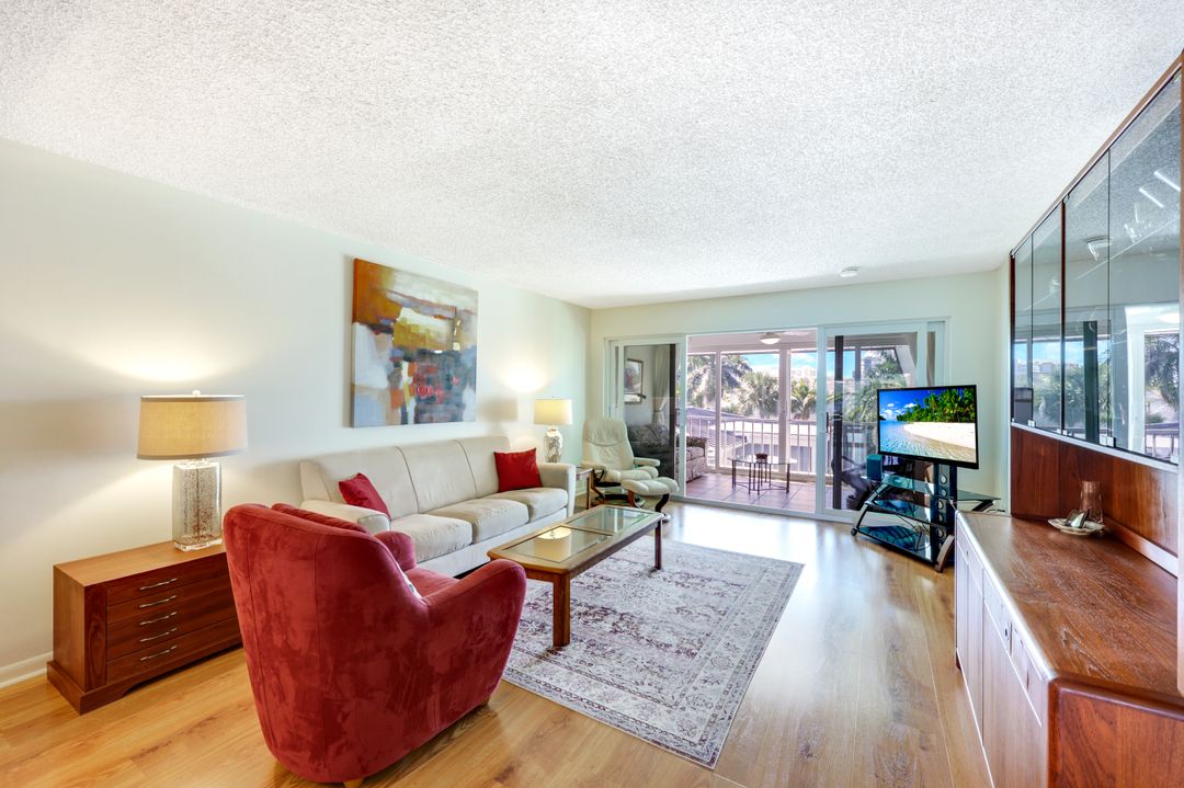 4200 Belair Ln #302, Naples, FL 34103