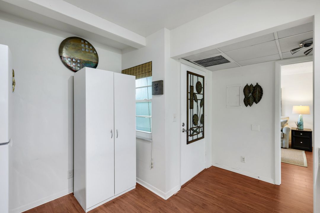 1084 Forest Lake Dr #304, Naples, FL 34105