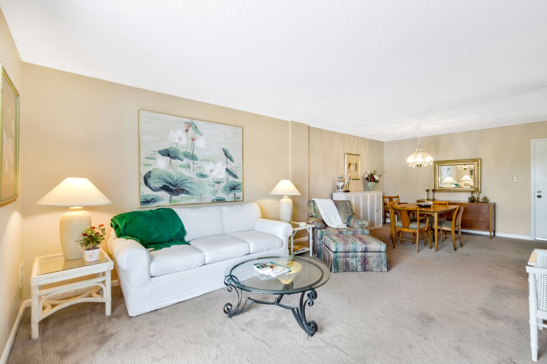 555 Park Shore Dr #412, Naples, FL 34103