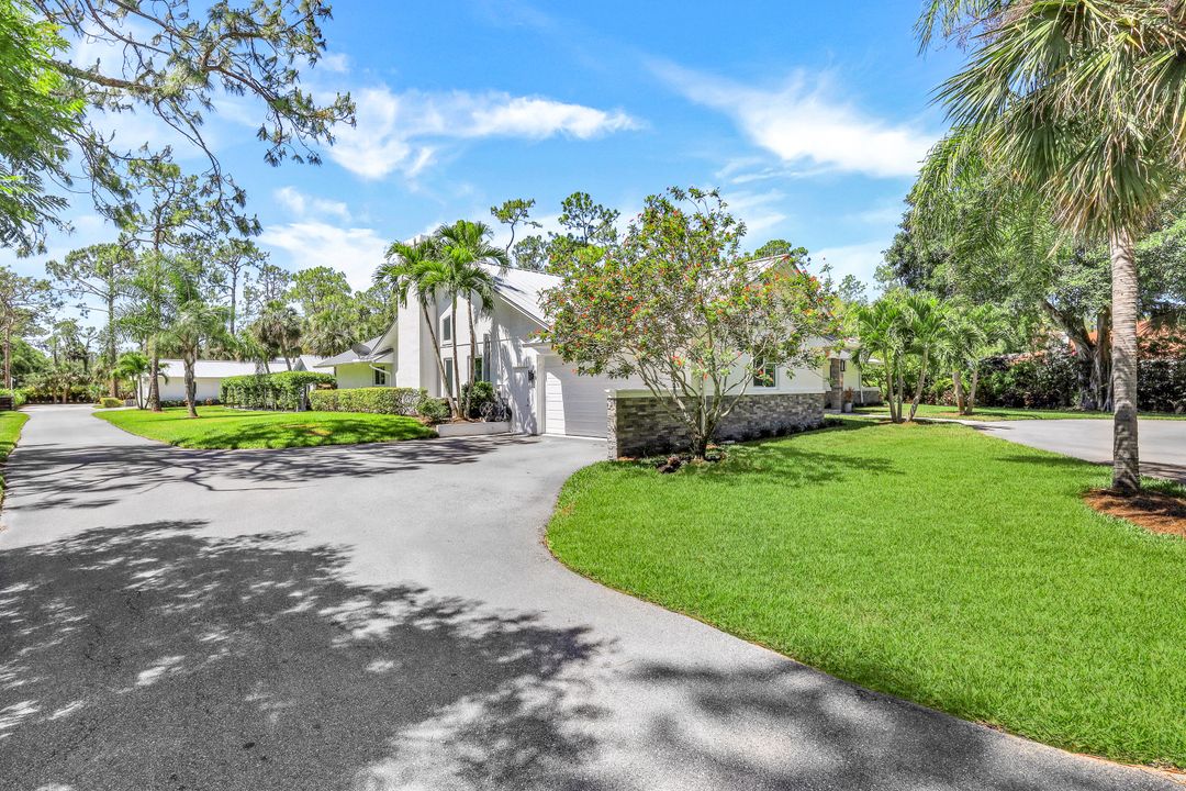 6010 Standing Oaks Ln, Naples, FL 34119