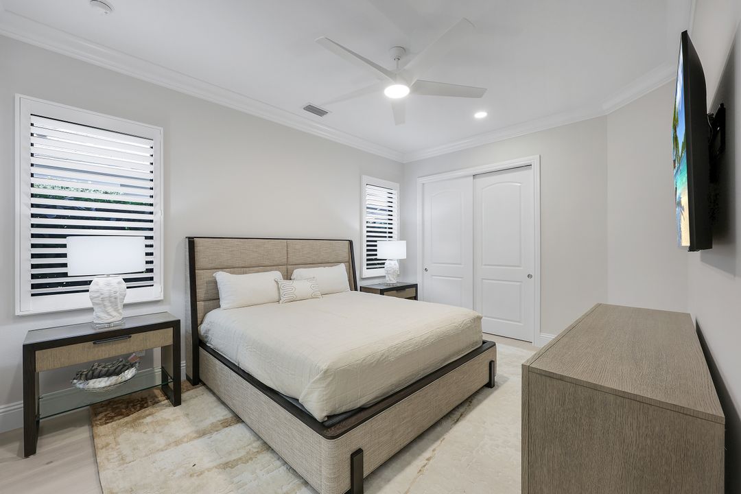 4262 Deephaven Ln, Naples, FL 34119