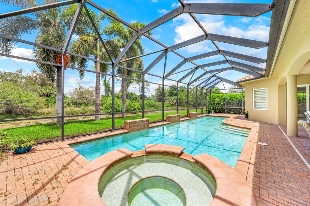 451 Saddlebrook Ln, Naples, FL 34110