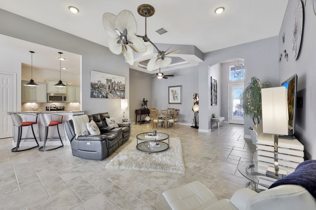 8130 Valiant Dr, Naples, FL 34104