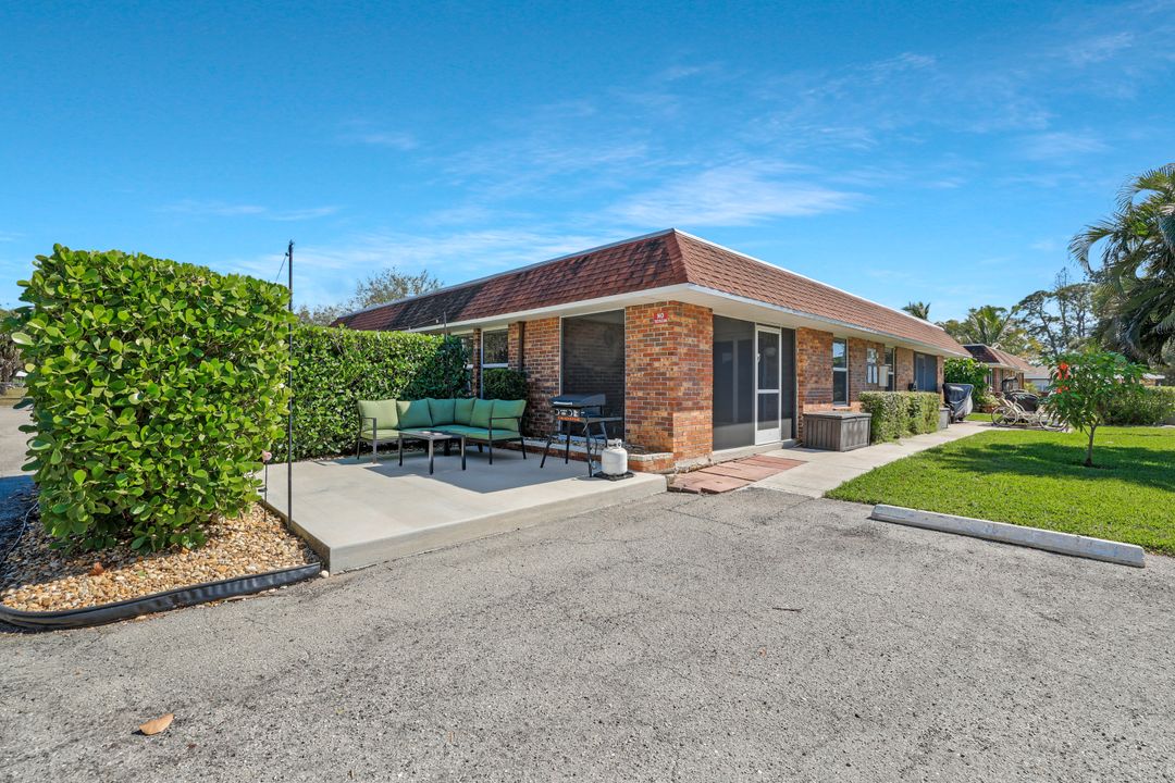 2710 Arbutus St, Naples, FL 34112