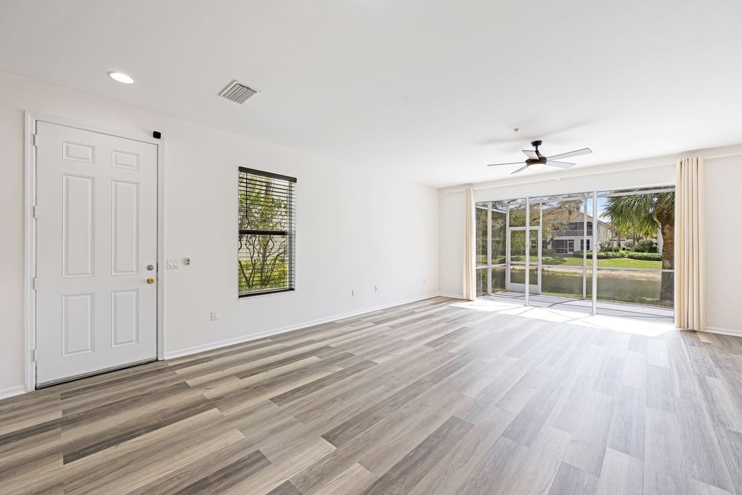 1152 Oxford Ln, Naples, FL 34105