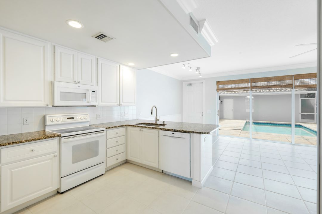 6124 Towncenter Cir, Naples, FL 34119