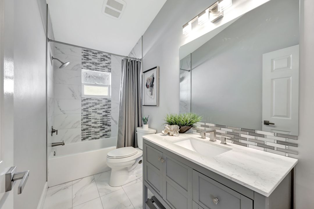 5138 Kristin Ct, Naples, FL 34105