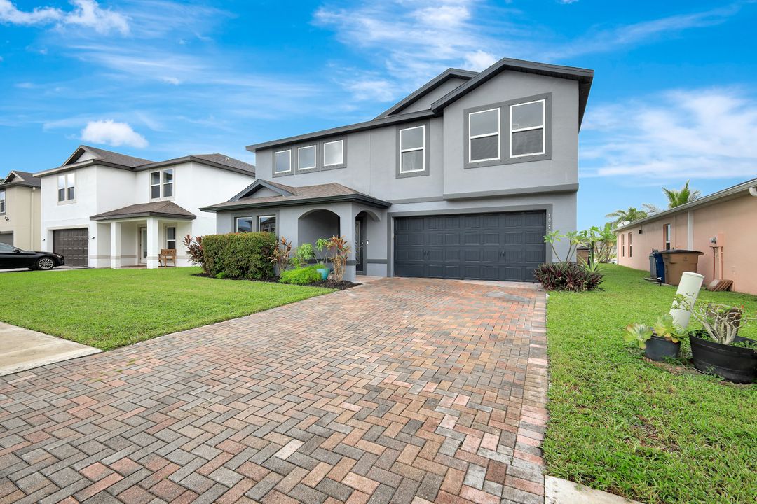 10337 Canal Brook Ln, Lehigh Acres, FL 33936
