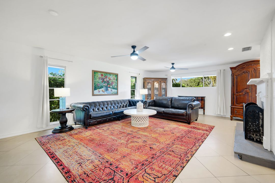 4352 Parrot Ave, Naples, FL 34104