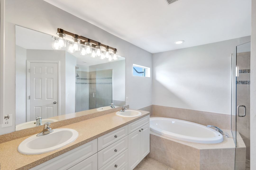 1904 NE 18th Pl, Cape Coral, FL 33909