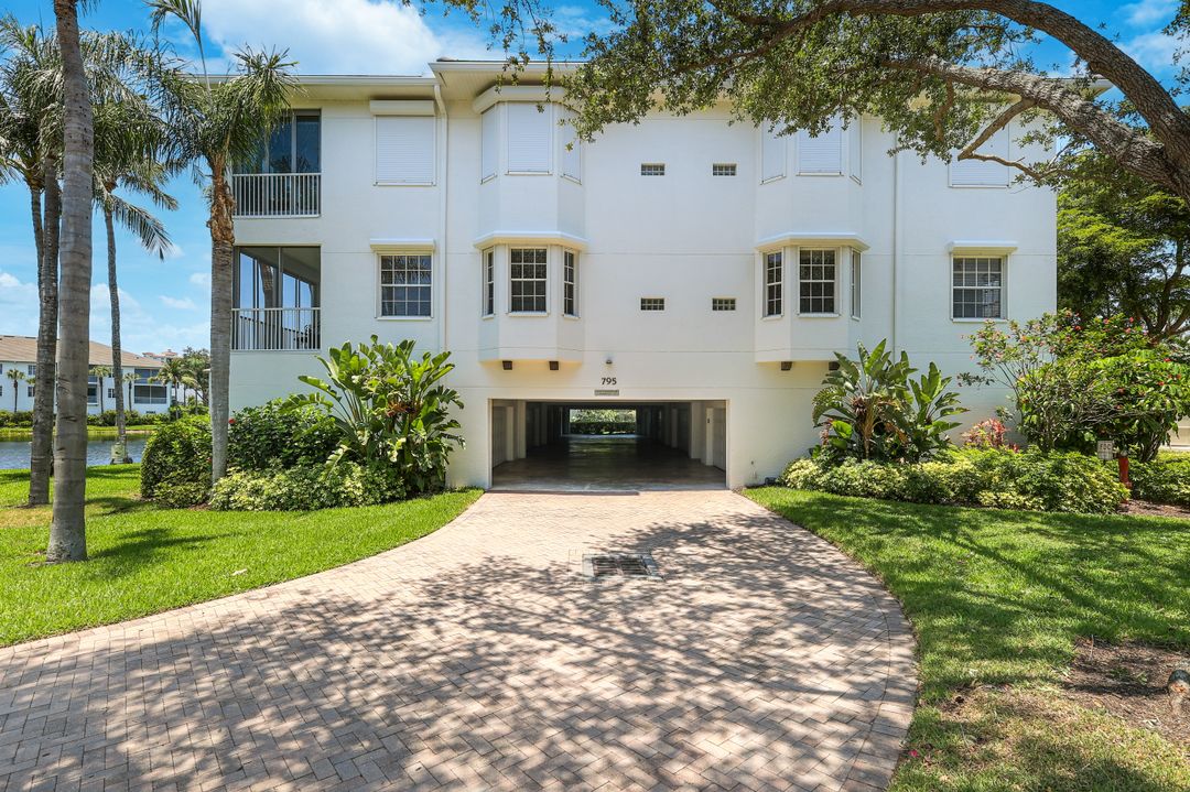 795 Bentwater Cir #202, Naples, FL 34108