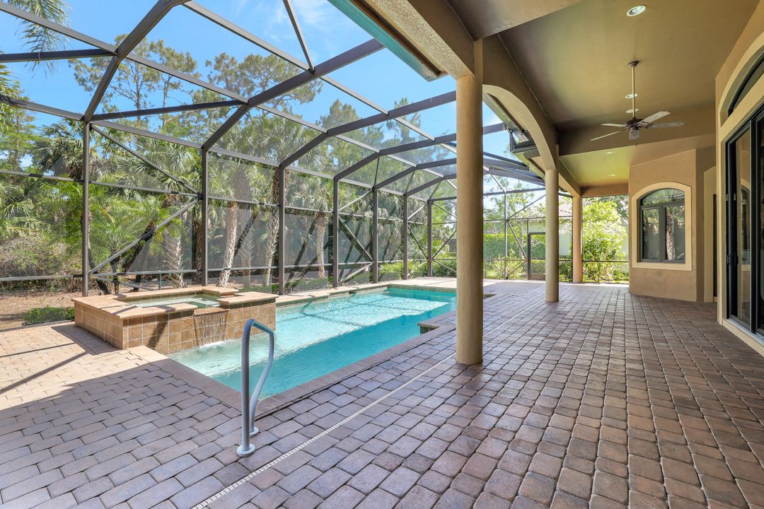 7748 Classics Dr, Naples, FL 34113