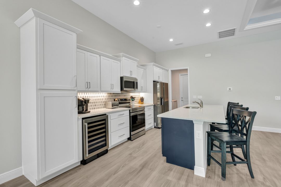 1617 El Dorado Pkwy W, Cape Coral, FL 33914