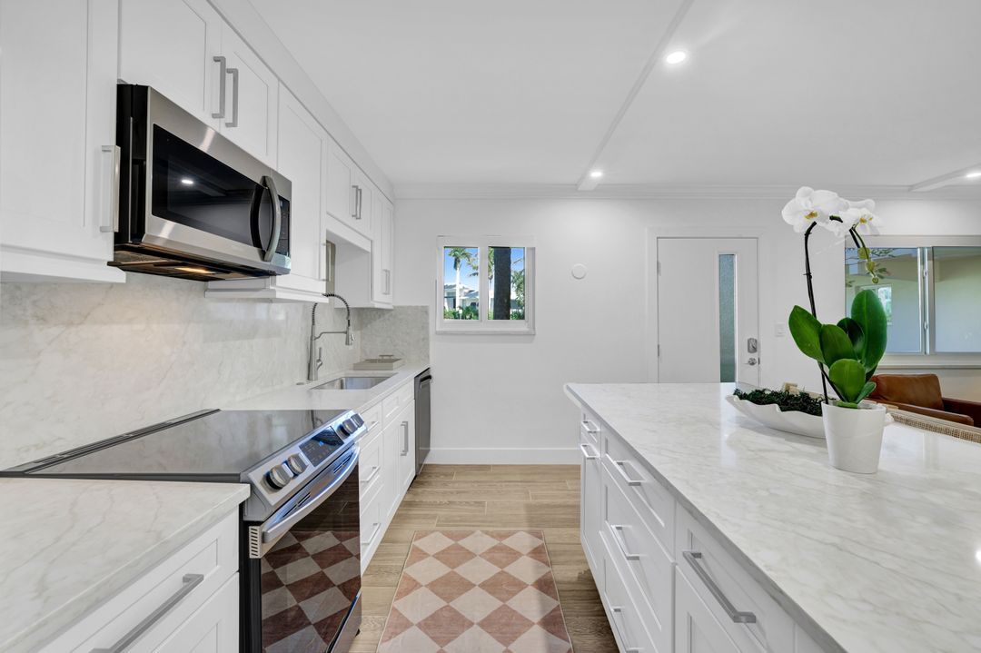 1100 Gulf Shore Blvd N #103, Naples, FL 34102