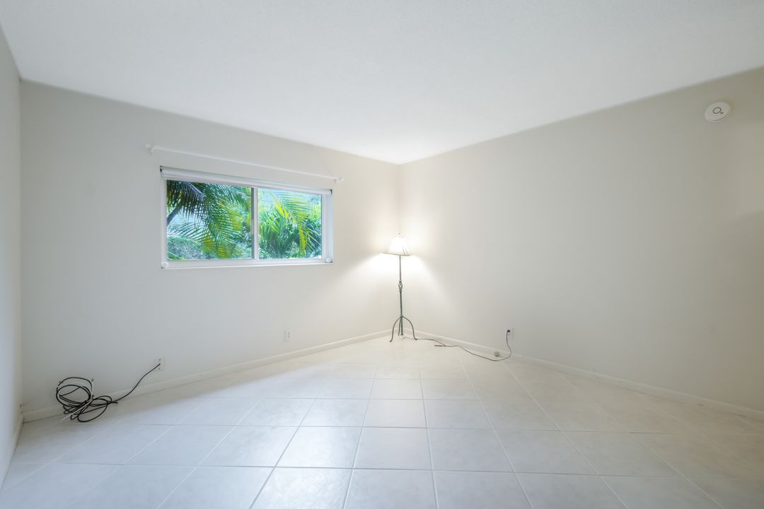 744 Wedge Dr  #27, Naples, FL 34103