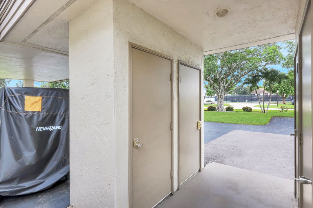 5585 Trailwinds Dr #326, Fort Myers, FL 33907