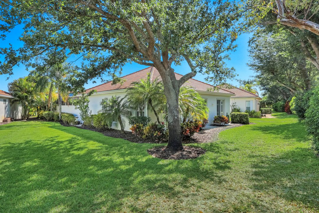 3232 Sundance Cir, Naples, FL 34109