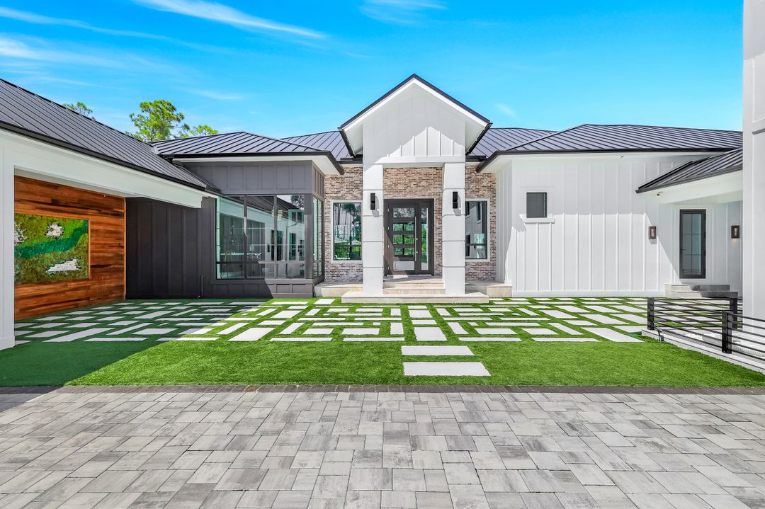 6677 Hunters Rd, Naples, FL 34109