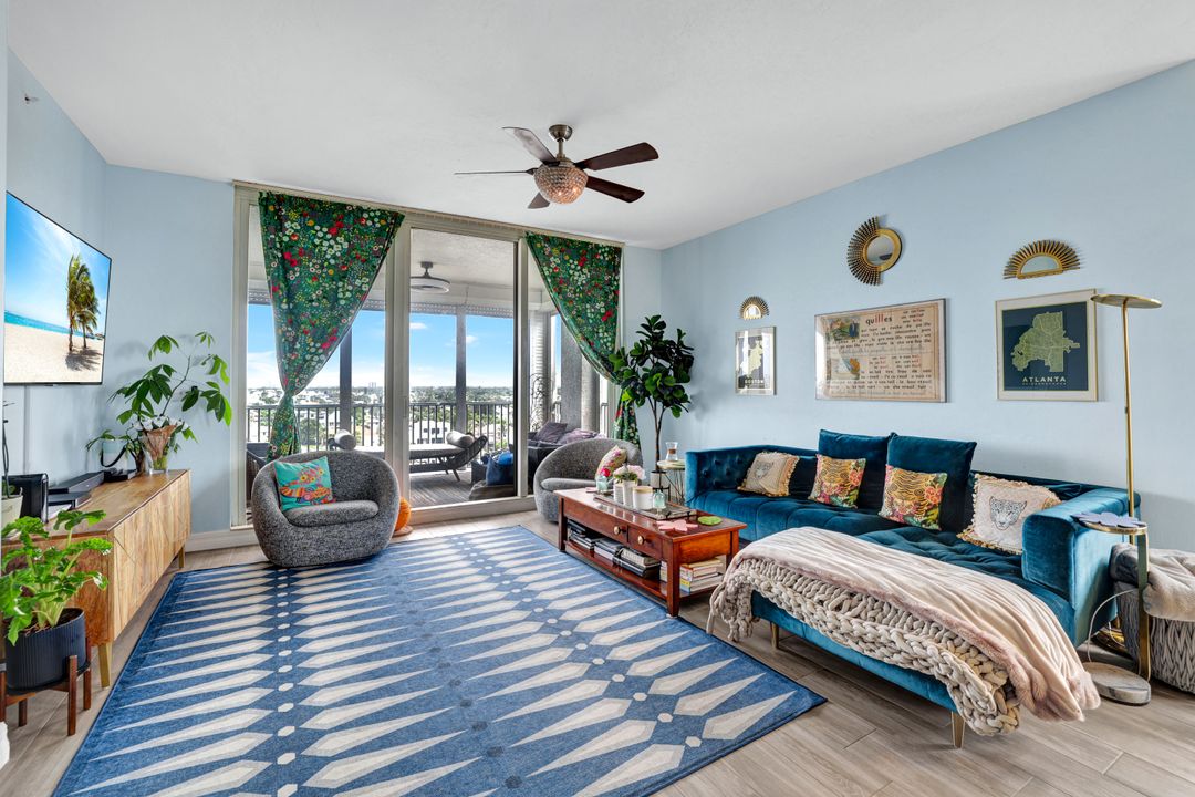 410 Flagship Dr #906, Naples, FL 34108