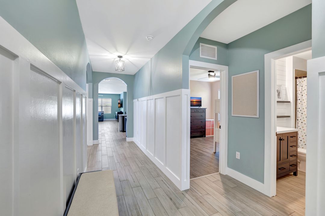 692 Hadley St E, Naples, FL 34104
