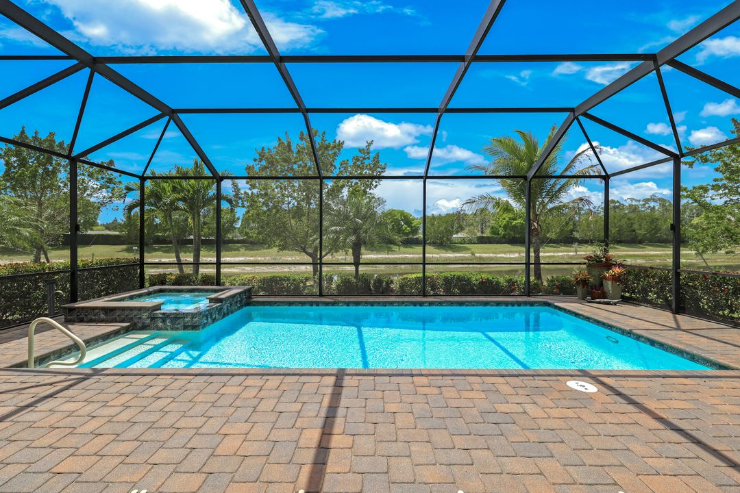 1839 Mustique St, Naples, FL 34120