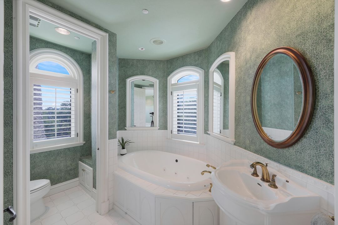 7425 Bay Colony Dr, Naples, FL 34108